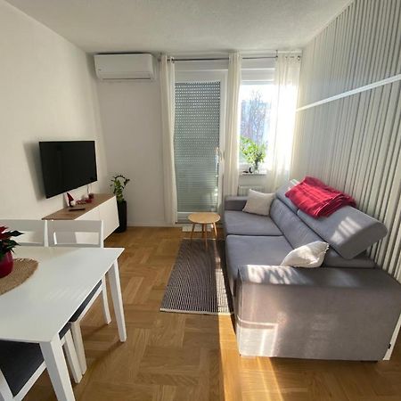Studio Apartman Ana ซาเกร็บ ภายนอก รูปภาพ