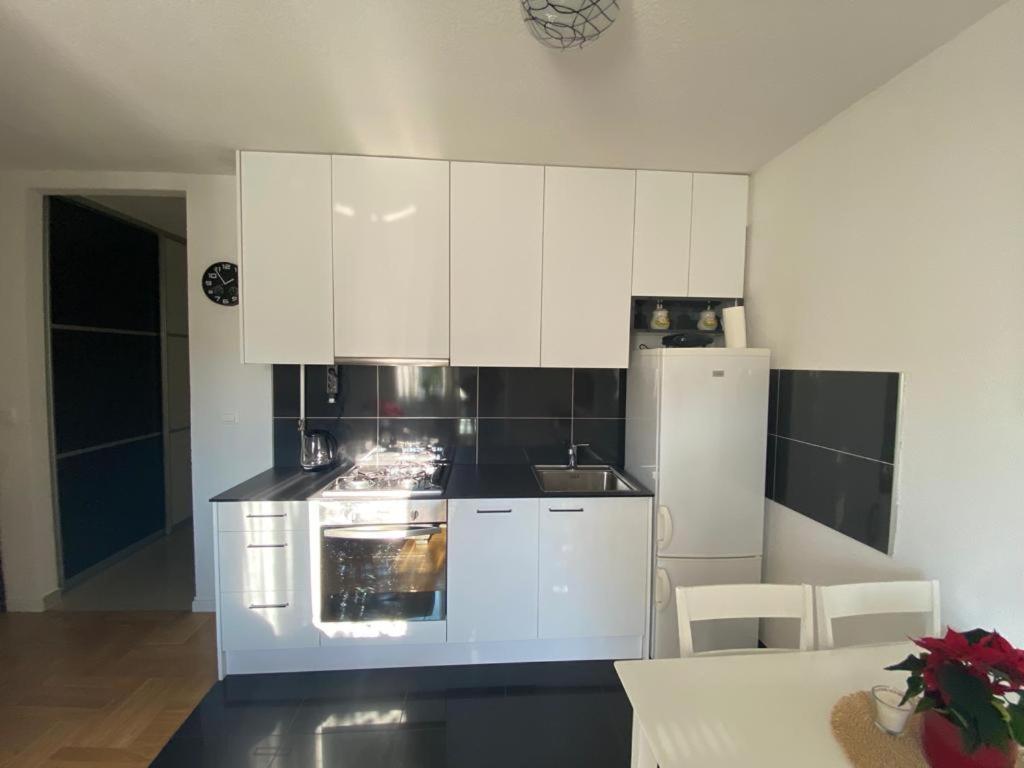 Studio Apartman Ana ซาเกร็บ ภายนอก รูปภาพ